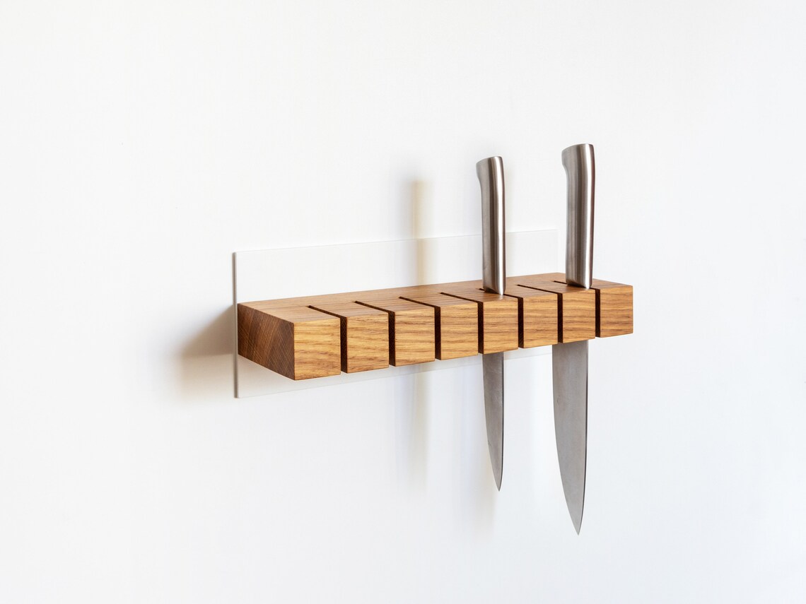 حامل مفاتيح خشبي بتصميم عصري